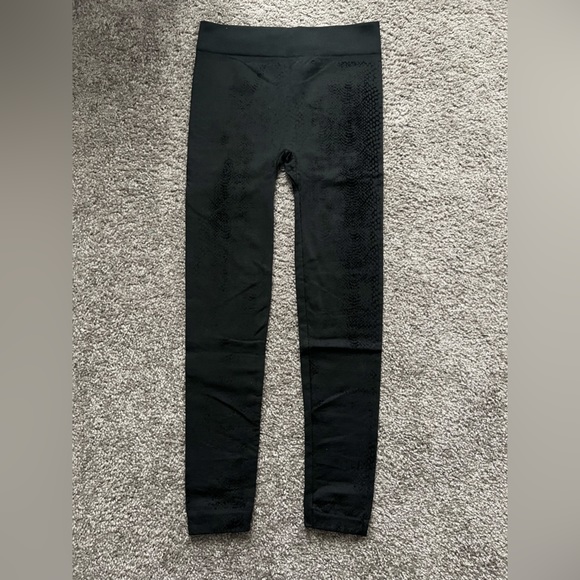 Connection 18 Black Textured Leggings - Picture 2 of 7